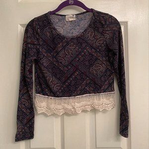 Crop top with lace trim